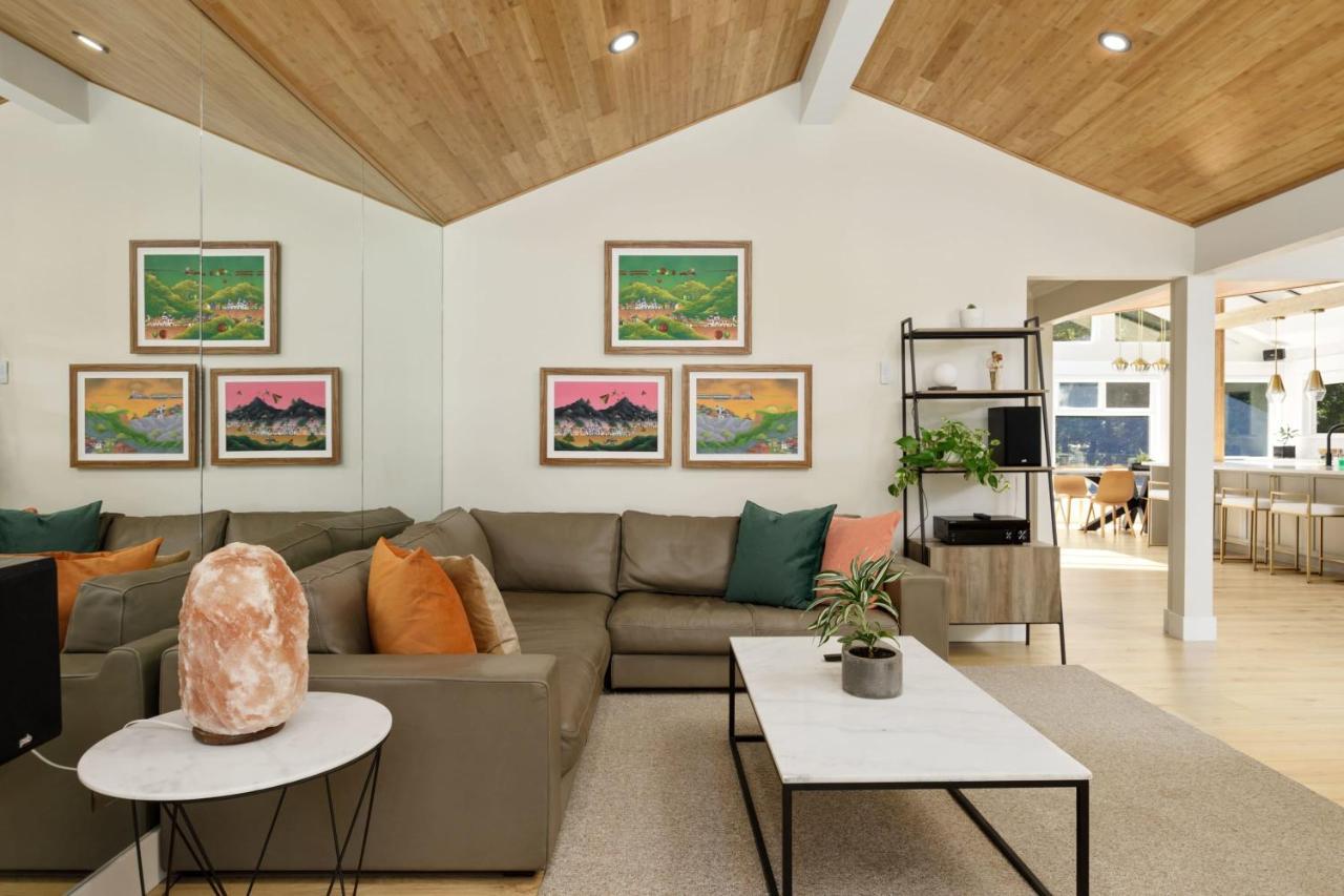 Beautiful Villa With Heated Pool Hot Tub By Forest North Vancouver Exteriér fotografie