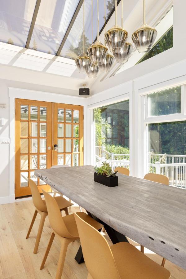 Beautiful Villa With Heated Pool Hot Tub By Forest North Vancouver Exteriér fotografie