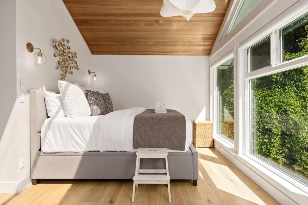Beautiful Villa With Heated Pool Hot Tub By Forest North Vancouver Exteriér fotografie