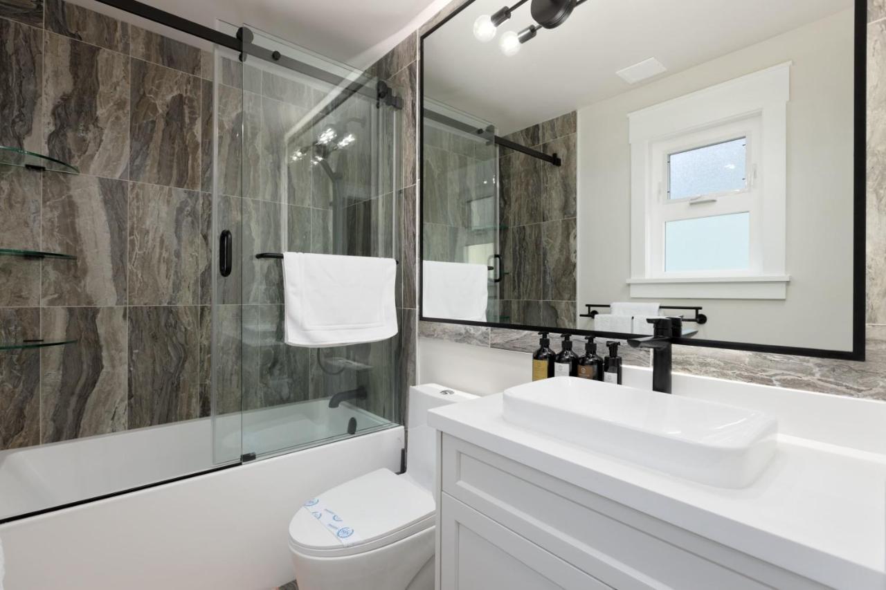 Beautiful Villa With Heated Pool Hot Tub By Forest North Vancouver Exteriér fotografie